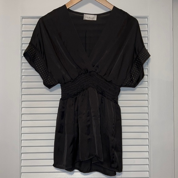 Women’s Top - Picture 4 of 14